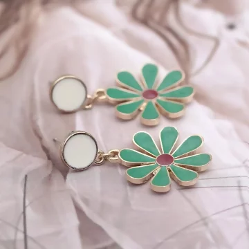 綠色雛菊小花×吊墜耳環.avif