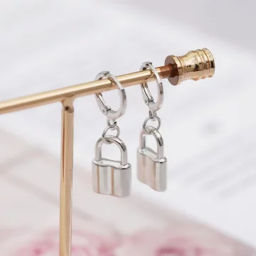 個性金屬鎖頭×吊墜耳扣.avif