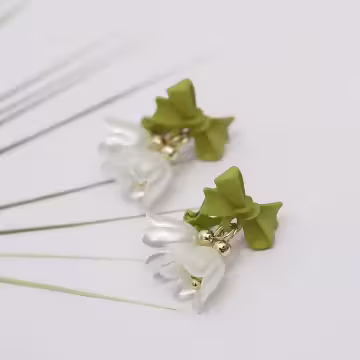 綠葉領結鈴蘭花×三角耳夾