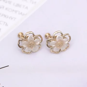 透白金蕊花朵×螺旋耳夾.avif