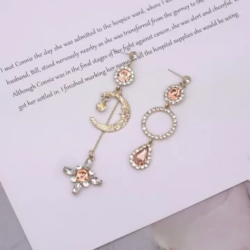 華麗宮廷月亮粉晶×不對稱吊墜耳環.avif