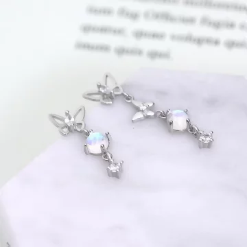 925銀針×月光石小蝴蝶×耳針.avif