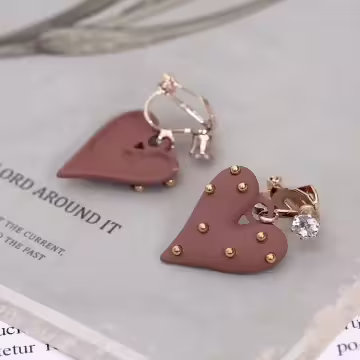 金色波點愛心&times;三角耳夾