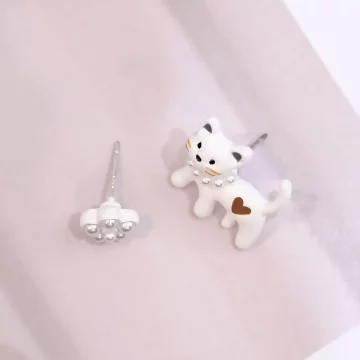 珍珠小花白貓×吊墜耳環.avif