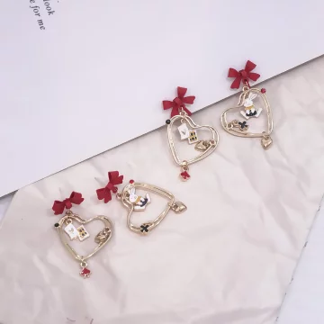 紅領結愛心撲克牌兔子×不對稱吊墜耳環.avif