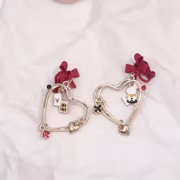 紅領結愛心撲克牌兔子×不對稱三角耳夾