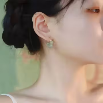 綠玉串珠×蚊香盤U型耳夾