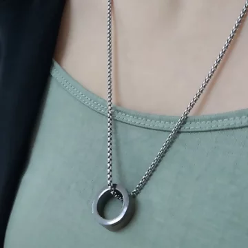 指環×中性長項鍊.avif
