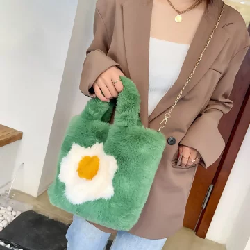 毛絨絨荷包蛋×鍊條斜背包×綠色.avif