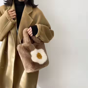毛絨絨荷包蛋×鍊條斜背包×咖啡