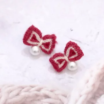 毛線紅蝴蝶結珍珠×吊墜耳環.avif