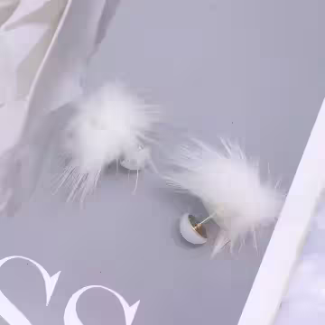 小白毛球珍珠×後掛式耳環