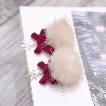 雪花紅領結毛球×吊墜耳環.avif