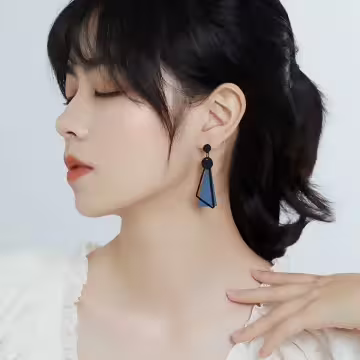 霧霾藍黑木頭三角×不對稱吊墜耳環