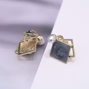 斜方暈藍珍珠&times;三角耳夾