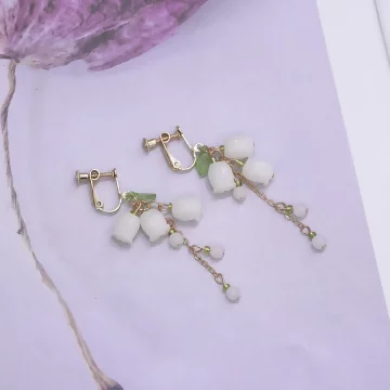 白色鈴蘭花×螺旋耳夾.avif