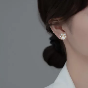 珍珠肉球×耳環.avif