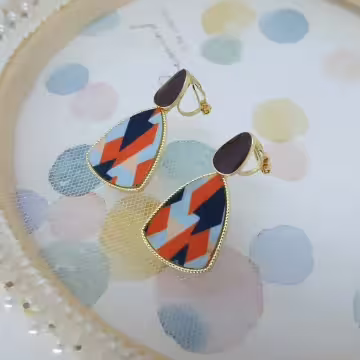 酒紅三角幾何紋×三角耳夾