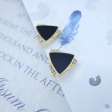 高冷黑三角×三角耳夾.avif