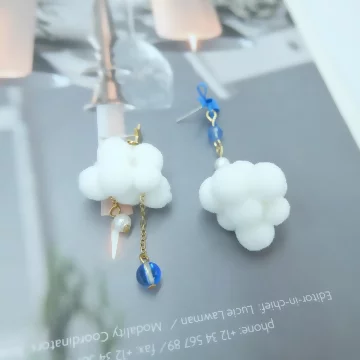 藍領結棉花雲朵×不對稱吊墜耳環.avif