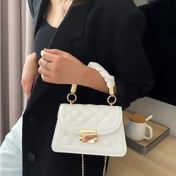 小香風鎖扣梯形包×斜背包×白色.avif