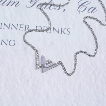 316鋼飾×經典W字母×鎖骨項鍊×銀色.avif