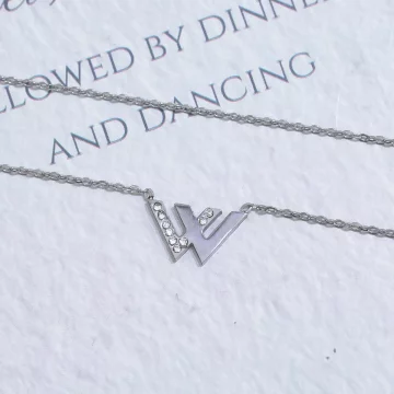 316鋼飾×經典W字母×鎖骨項鍊×銀色.avif
