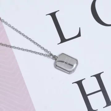 316鋼飾×字母吊牌×鎖骨項鍊×銀色.avif