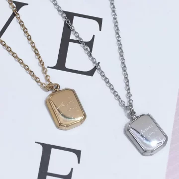 316鋼飾×字母吊牌×鎖骨項鍊×金色.avif