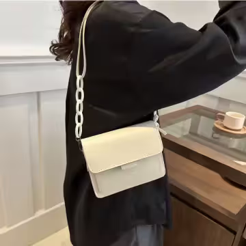 不對稱背帶掀蓋小方包×斜背包×白色