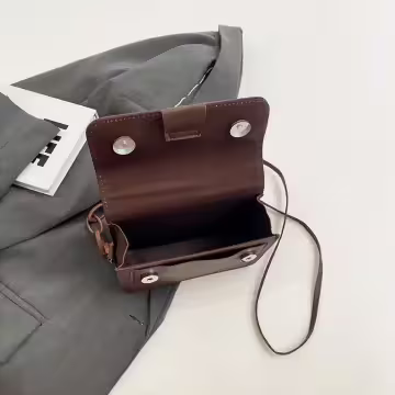 不對稱背帶掀蓋小方包×斜背包×咖啡