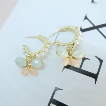 C字珍珠蝴蝶×耳環 .avif