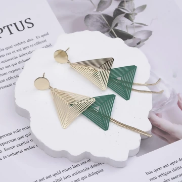 撞色鏤空雙層三角型&times;吊墜耳環 .avif