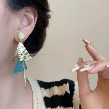 撞色鏤空雙層三角型×蚊香盤U型耳夾.avif