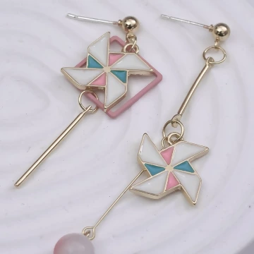 紙風車直桿&times;不對稱吊墜耳環 .avif