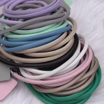 單色簡約皮革×手機斜背雙勾掛繩×奶咖