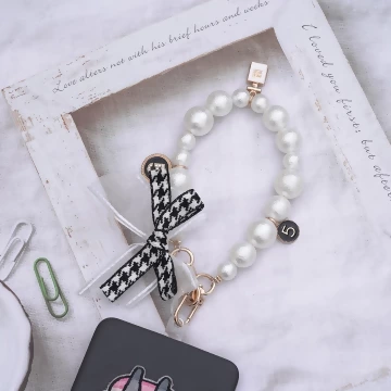 珍珠蝴蝶結5號香水×手機腕帶掛繩.avif