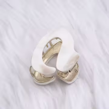 金屬流光×鯊魚夾×白色