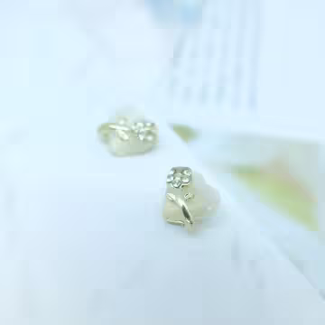 愛心貓眼石鑲花&times;耳環