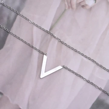 316鋼飾×雅緻V字母×鎖骨項鍊×銀色.avif