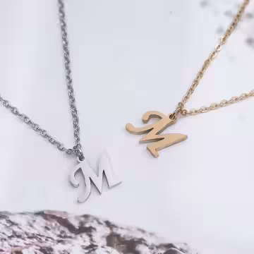 316鋼飾×經典M字母×鎖骨項鍊×金色