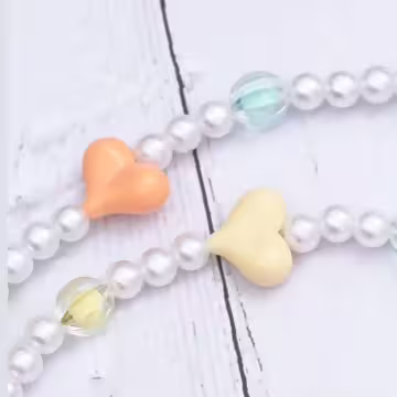 彩色愛心×白色珍珠×手機斜背雙勾掛繩