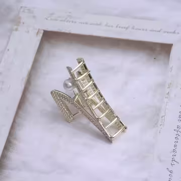 Z字輕奢閃鑽×鯊魚夾×共二色