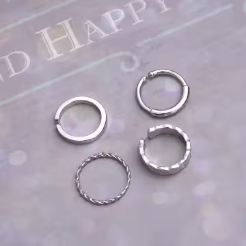 素圈波紋字母銀色×四套件戒指組