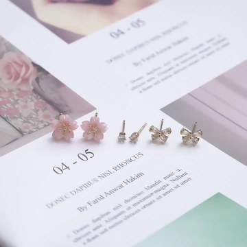 粉晶花朵領結晶鑽×三套件耳環組.avif