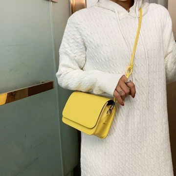 簡約純素面不對稱背帶×斜背包×黃色.avif