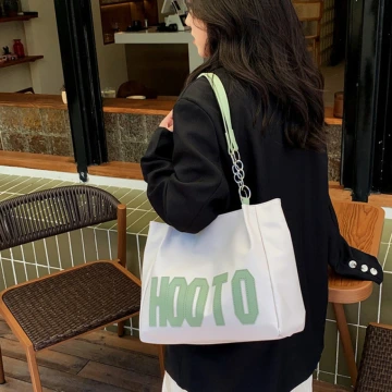 HOOTO字母皮革包×肩背包×白底綠字.avif