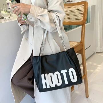 HOOTO字母皮革包×肩背包×黑底白字.avif