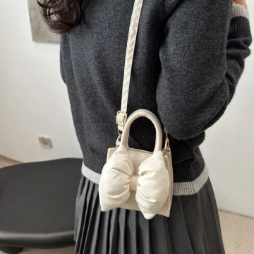 澎澎蝴蝶結小廢包×斜背包×白色.avif