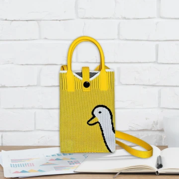 小黃鴨×針織×斜背包.avif